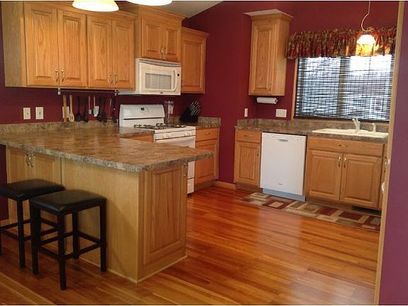 3rd image of 22095 Elston Ave