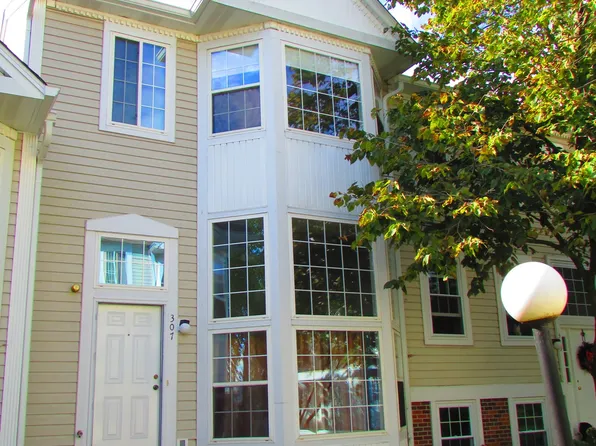 307 Hidden Creek Ln, North Aurora, IL 60542
