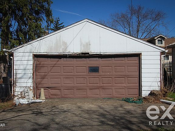 5th image of 614 Howard St
