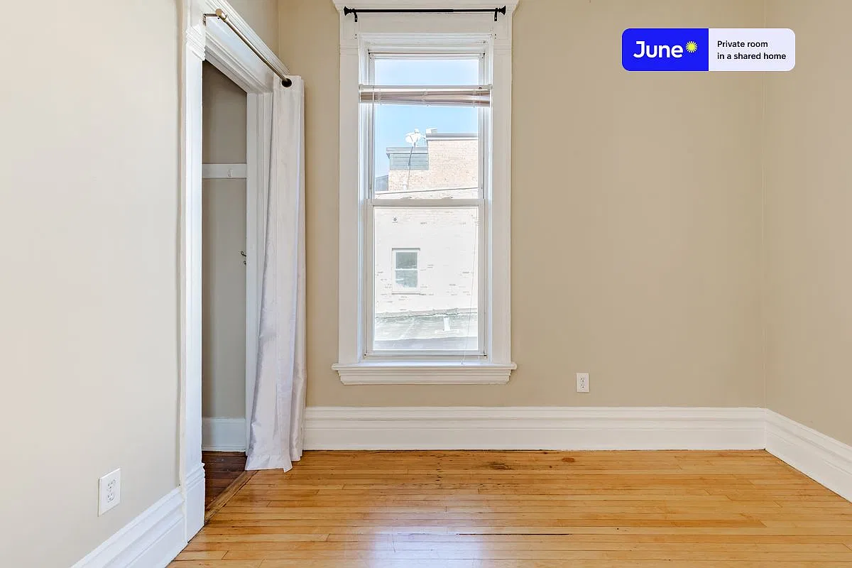 Full bedroom in 4 bed/2 bath home in Wicker Park #1534 C — Photo 3