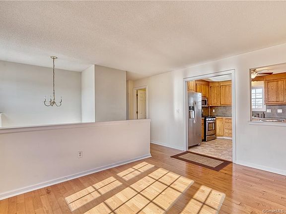 5th image of 75 Village Green Dr