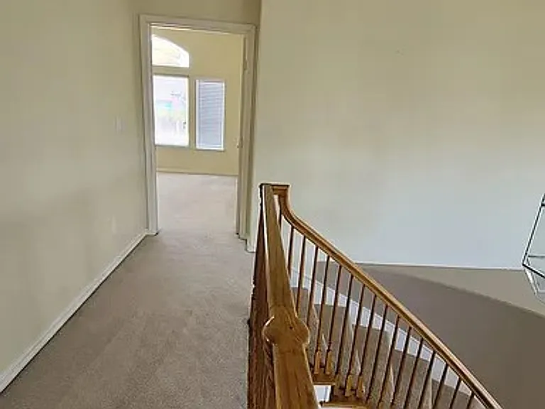 2377 Yorkshire Dr — Photo 11