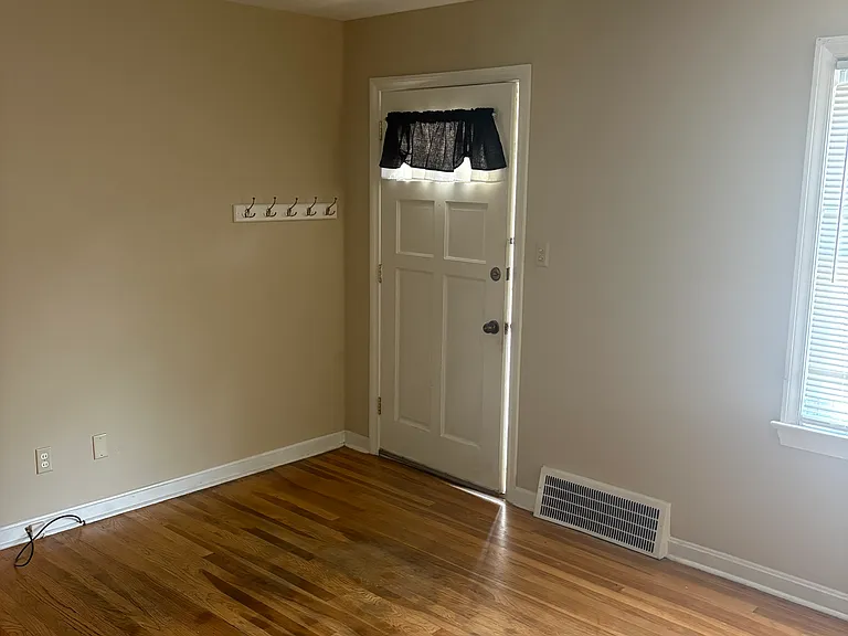 1409 Mayview Ave — Photo 4