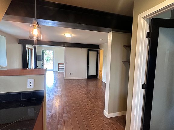 5th image of 464 Striped Peak Rd