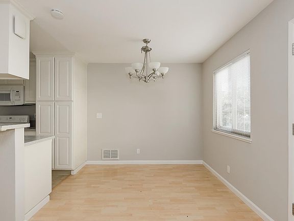 5th image of 331 N 1st St APT 2