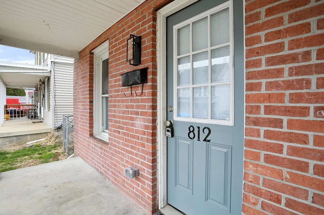 3 bed, 1064 sqft, $1,600 — Photo 1