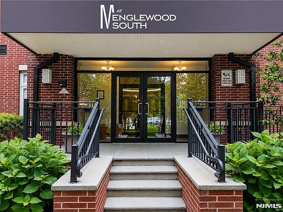 2nd image of 2208 Riverview Ave #208
