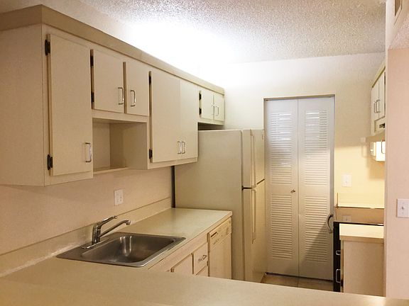 3rd image of 2916 NE 8th Ter APT 102