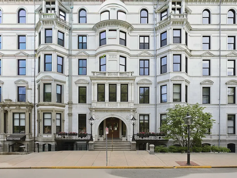 160 Commonwealth Ave #520
