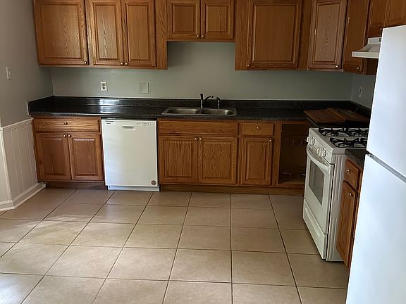 2nd image of 8866 Creekwood Ct