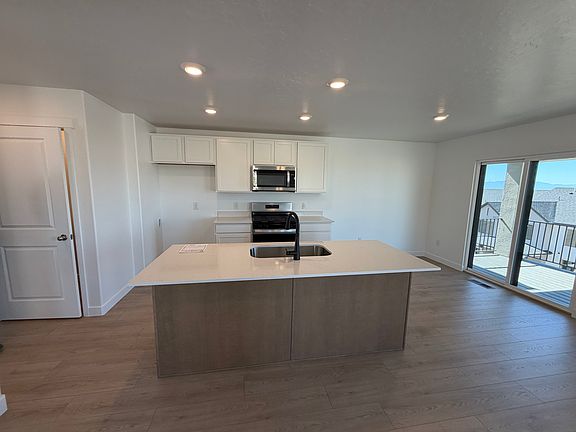 5th image of 124 E Glencoe Dr #124