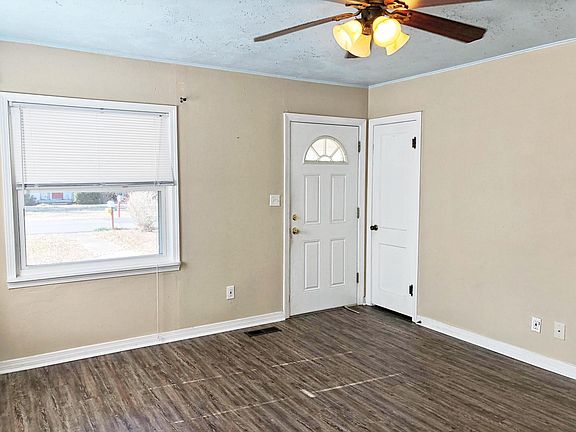 3rd image of 305 W Circle Dr