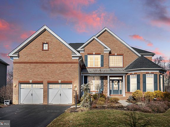 2nd image of 5822 Waterloo Bridge Cir