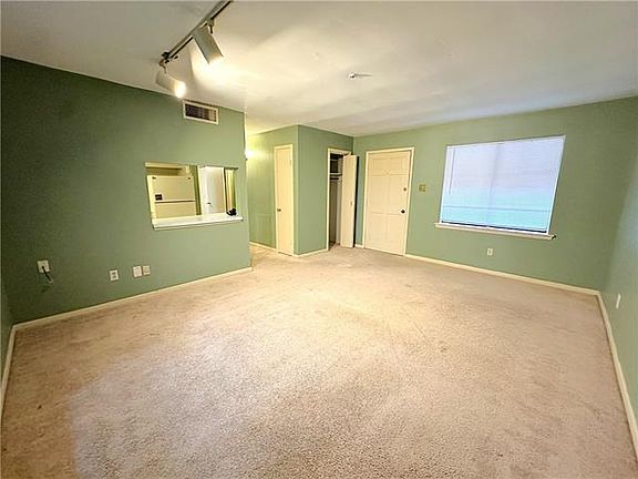 2nd image of 1207 Jackson Ave #207