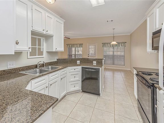 4th image of 408 Montauk Ct
