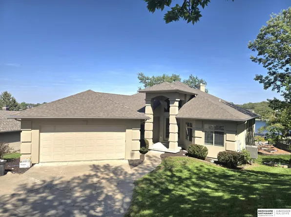 8803 Oakdale Ct, Plattsmouth, NE 68048
