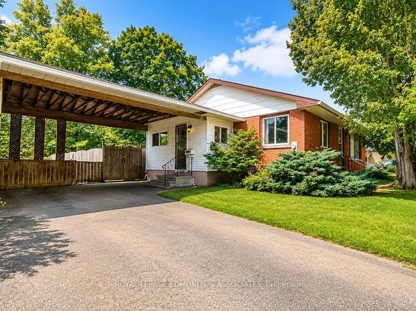 27 Achray Rd, Laurentian Valley, ON K8A 7G5
