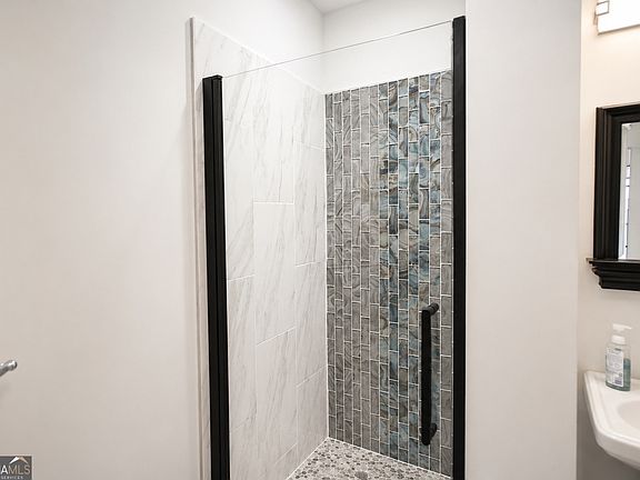 5th image of 565 Peachtree St NE Unit 1404