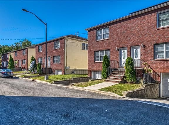 2nd image of 7 Wells Park Dr #1