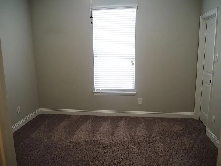 4129 Broadway Ave — Photo 23