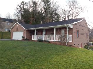 301 Fox Run Dr, Galax, VA 24333