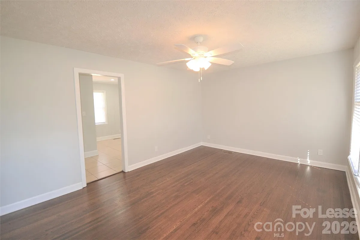 Building Photo - 3844 Crestridge Dr