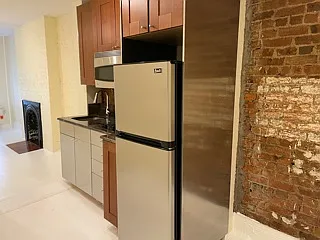 332 E 54th St #4-B Photo 1