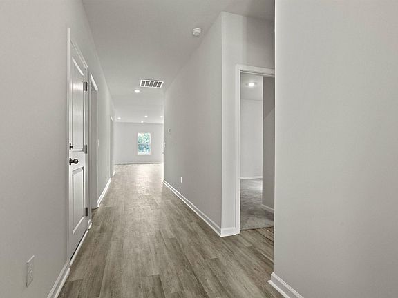 5th image of 437 Beautyberry St