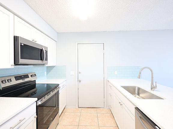 3rd image of 2272 16th Ave SW #C