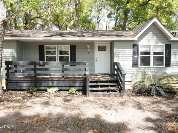 7 Miller Dr W, Beaufort, SC 29907