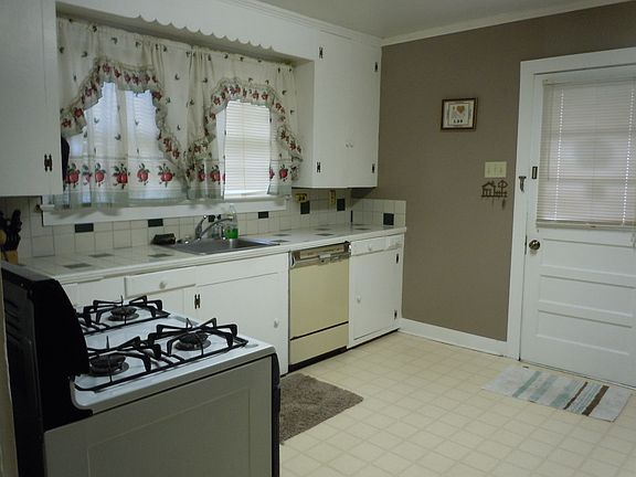 4th image of 707 W End Dr