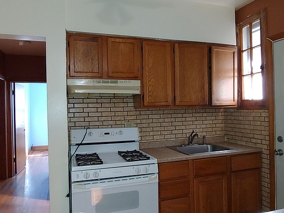 3rd image of 5521 S Komensky Ave
