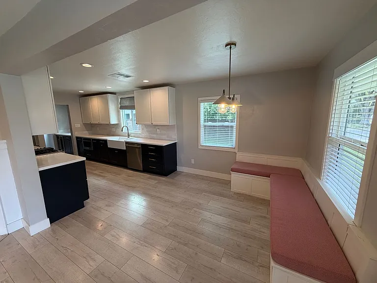 518 Fremont Way — Photo 4