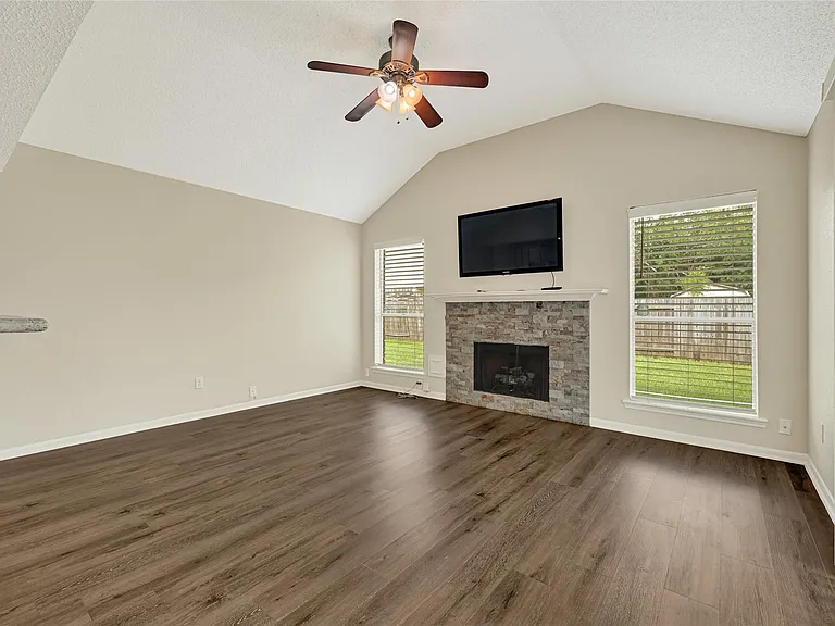 4010 Spring Garden Dr — Photo 10