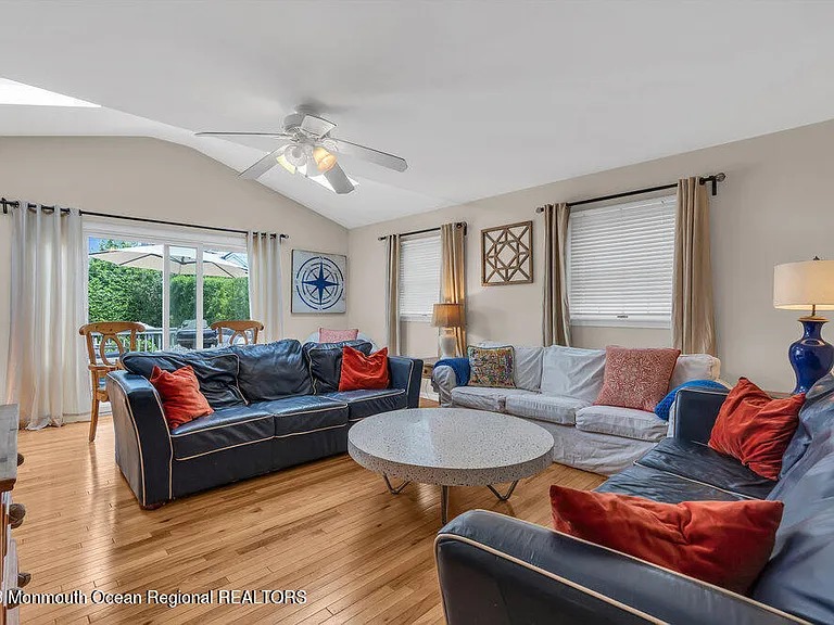 10 York Ave #24 — Photo 8