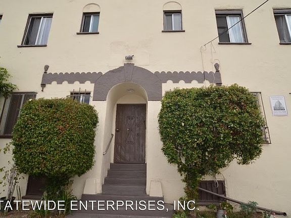 2nd image of 2410 S Budlong Ave APT D