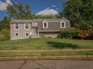 4 Beacon Hill Dr, East Brunswick, NJ 08816