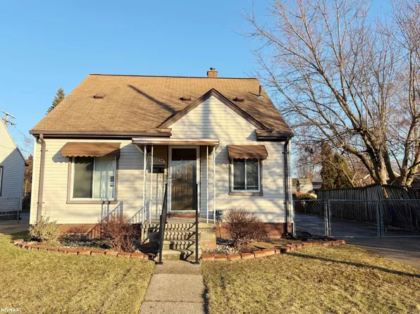 28034 Essex St, Roseville, MI 48066