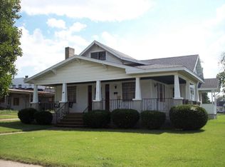 28 W Pleasant St, Aurora, MO 65605