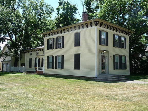 2nd image of 302 W Union St #House