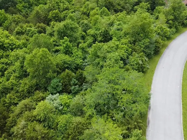 121 Links Ct, Tazewell, TN 37879