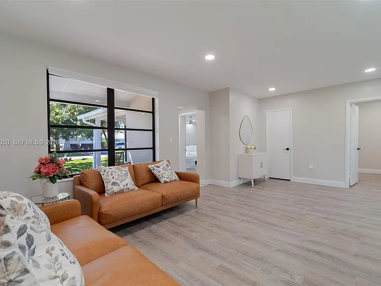 712 Tradewind Dr — Photo 12