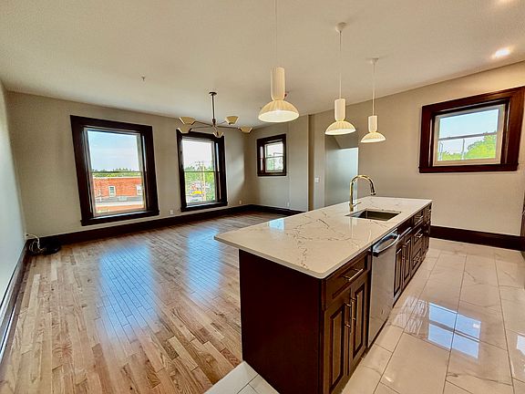 5th image of 670 Main St Unit 1