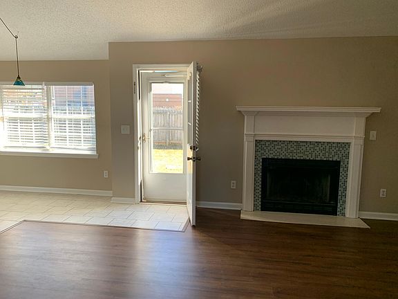4th image of 1597 Sweetwater Dr