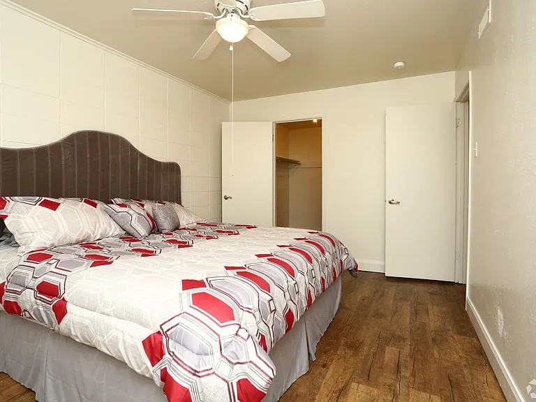 2724 Robinson Dr — Photo 9