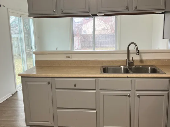 1522 Applewood Ave, Lincoln Park, MI 48146