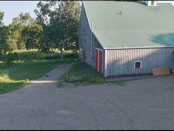 5th image of 983 Hampden Road