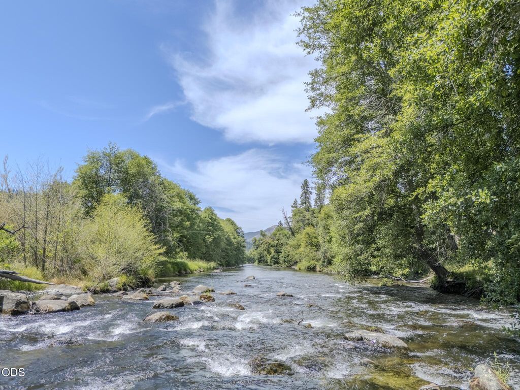2076 Upper Applegate Rd, Jacksonville, OR - View 3