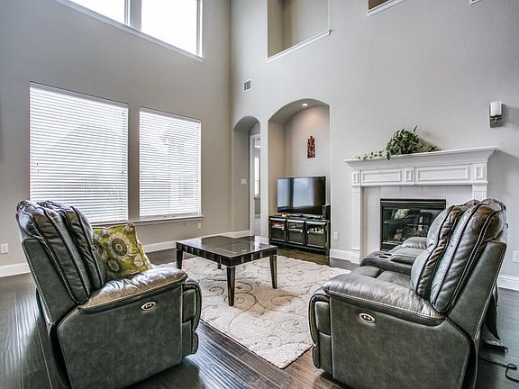 4th image of 901 Caney Creek Ln