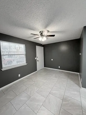 1014 Sylvan St #12 — Photo 3
